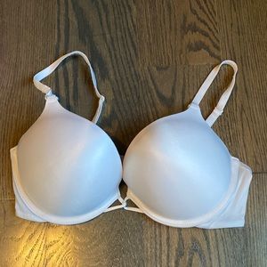 Victoria’s Secret white bombshell 34C bra